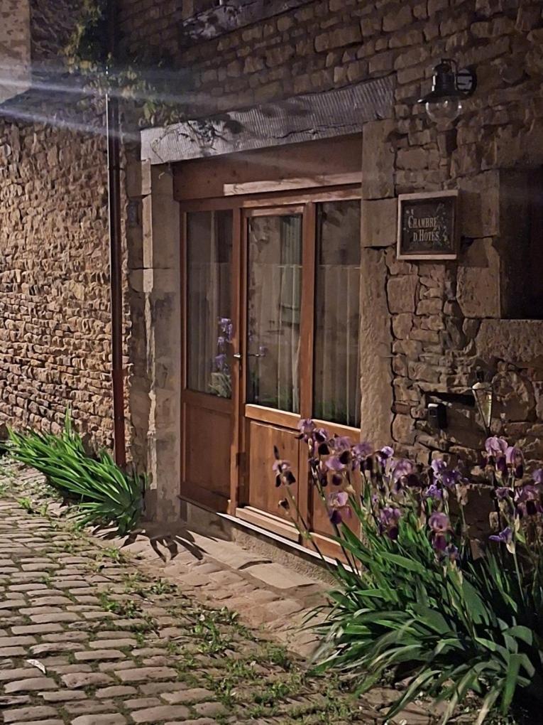 Chambre Les Marguerites Клюни Экстерьер фото